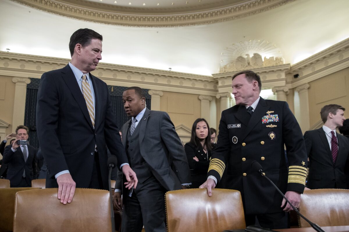 epa05860123 FBI Director James Comey (L) and National Security Agency Director Mike Rogers (R) prior to testifying before the House Select Intelligence Committee hearing on Russian active measures during the 2016 election campaign on Capitol Hill in Washington, DC, USA, 20 March 2017. EPA/SHAWN THEW EPA/SHAWN THEW
