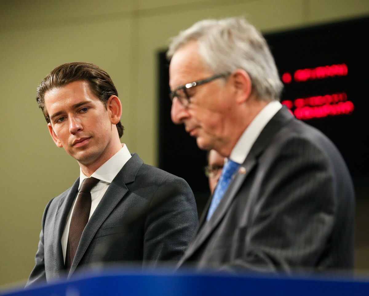 epa06399317 New Austrian Chancellor Sebastian Kurz, the leader of the Austrian Peoples Party (OeVP) (L) , European Commission President Jean-Claude Juncker (R) and EU Commissioner for European Neighbourhood Policy and Enlargement Negotiations Johannes Hahn (not seen) give a press conference after their meeting at the EU Commission in Brussels, Belgium, 19 December 2017.  EPA/STEPHANIE LECOCQ