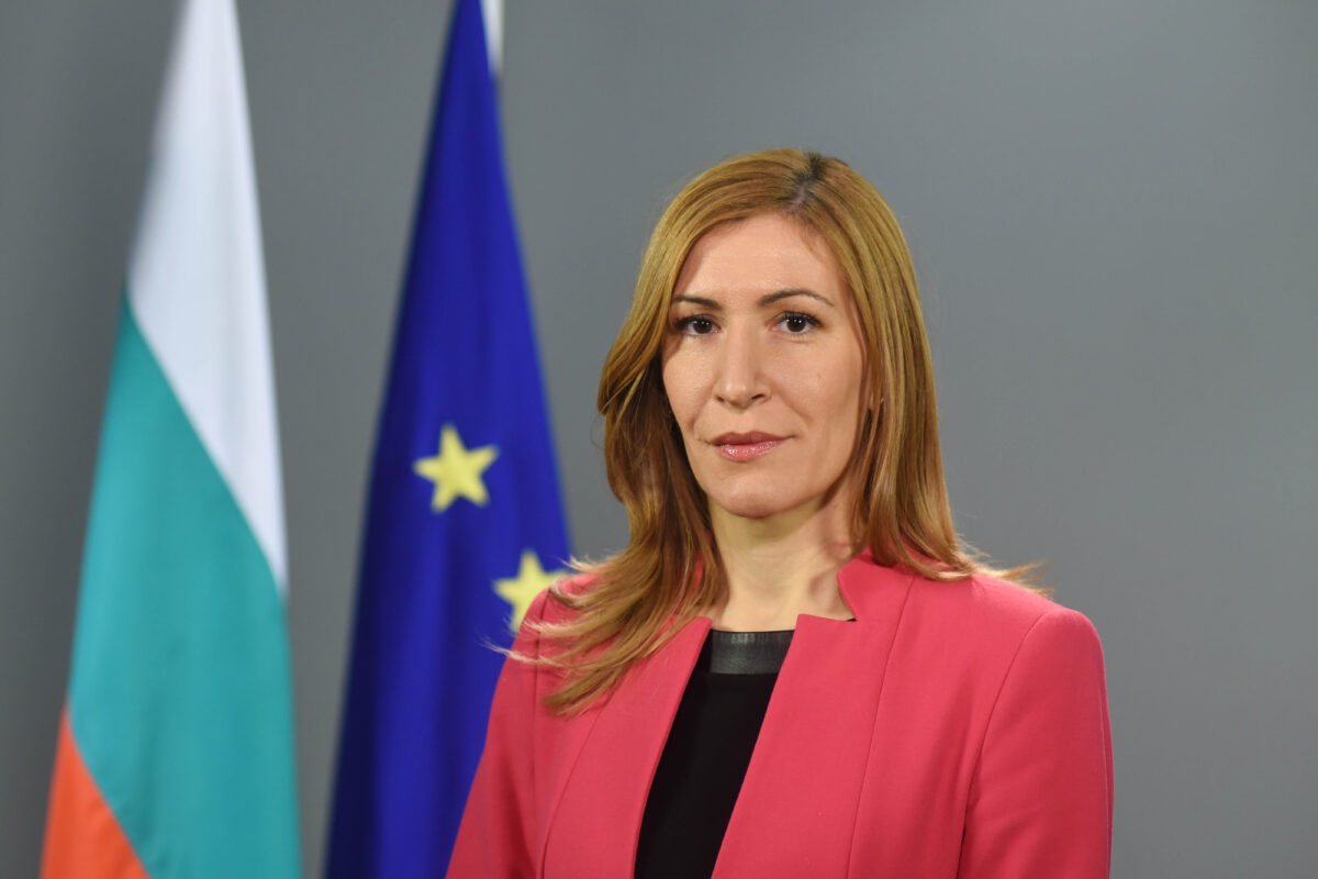 Николина Ангелкова