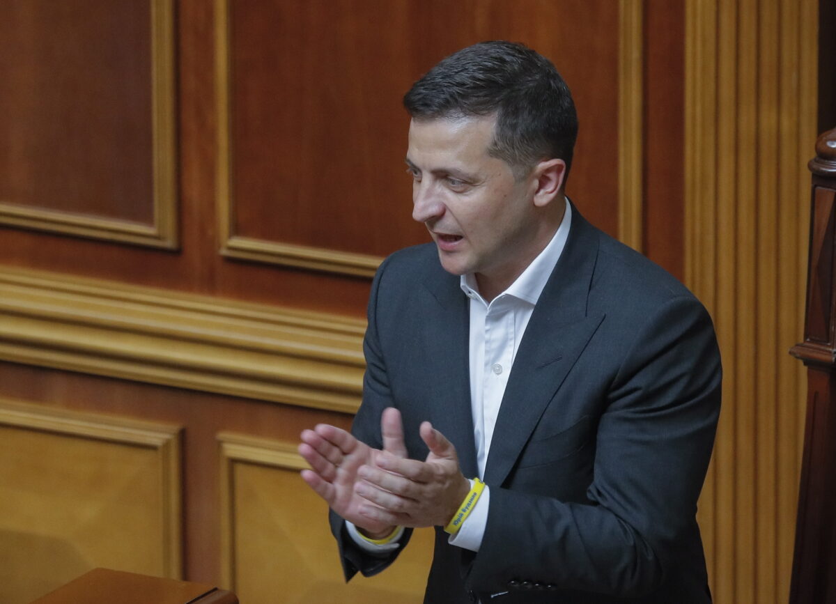 Проучване: 53% от украинците не искат нова кандидатура на Зеленски